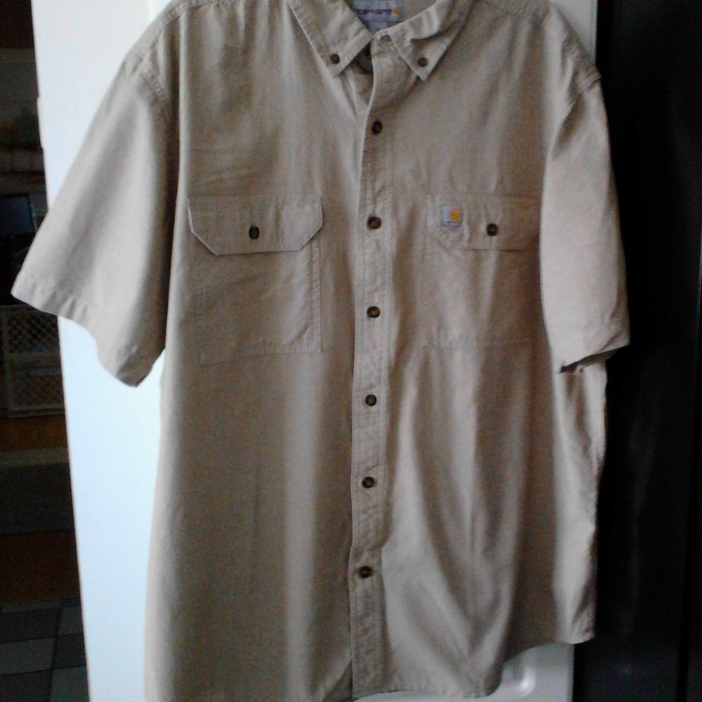Men's Carhartt   short sleeve button down shirt.